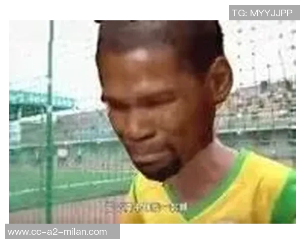 小贾三分犯规引发杜兰特愤怒反应怒砸水瓶场面火爆 小贾三分犯规引发杜兰特愤怒反应怒砸水瓶场面火爆